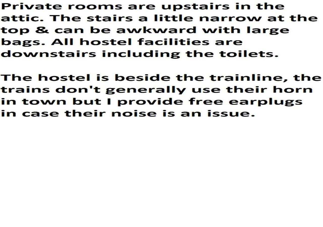 Kicking Horse Backpacker Hostel Golden Kültér fotó